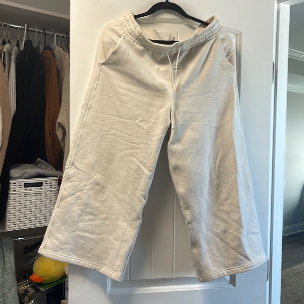 Cropped lululemon sweatpants- not sure of style!